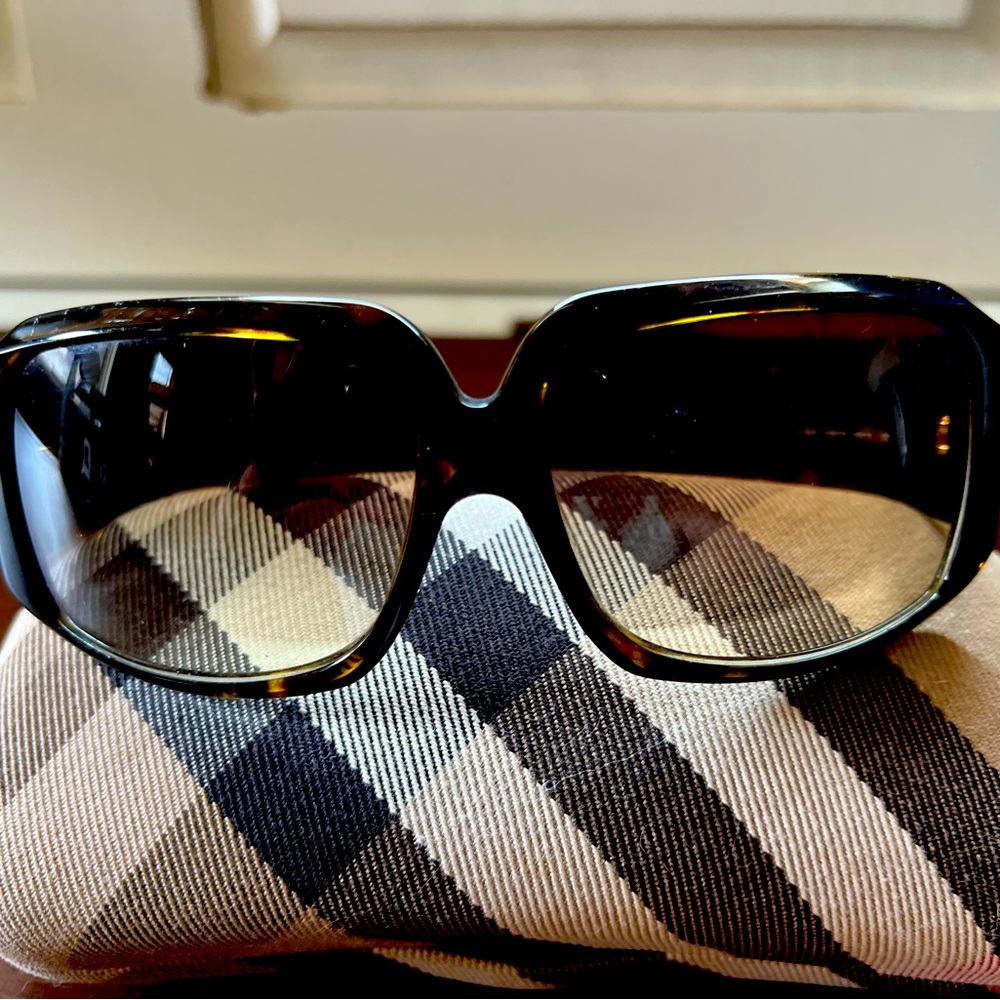 Women’s Authentic Burberry Sunnies